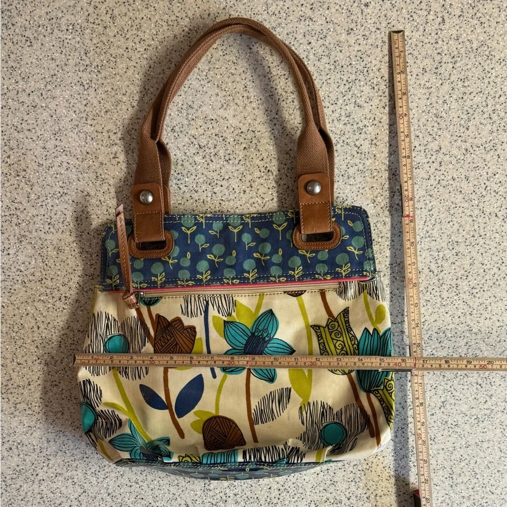 Fossil coated canvas large roomy shoulder bag in cream and blue.
